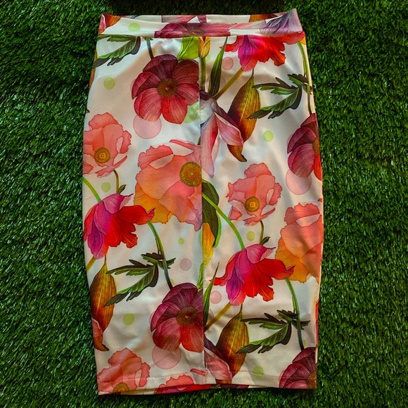 Carol Ginter. Set of two pieces.  Flower pattern. Good quality exclusive design - Picture 12 of 12